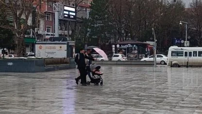 Afyonkarahisar Yeni Güne Yağışlı Hava İle Başladı