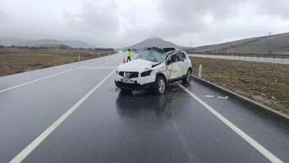Afyonkarahisar’da Korku Dolu Anlar: Refuje Çarpan Otomobil Takla Attı