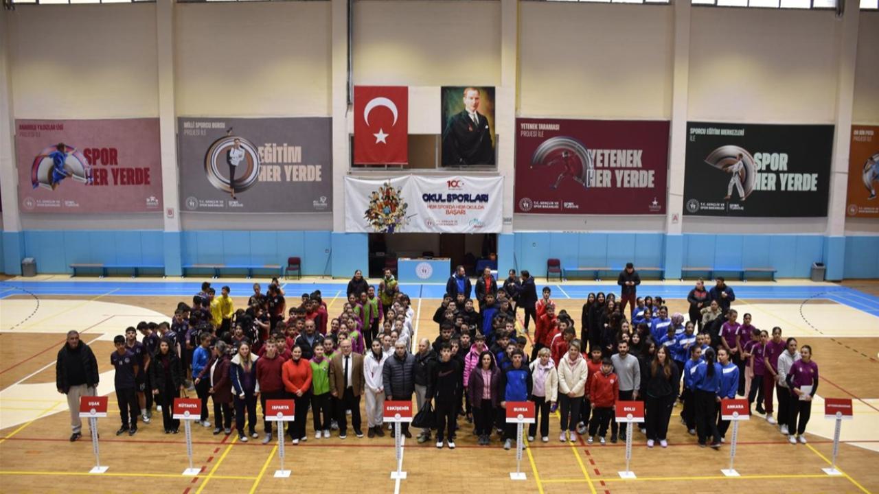 Afyonkarahisar'da Okul Sporları Hentbol Grup Müsabakaları Başladı