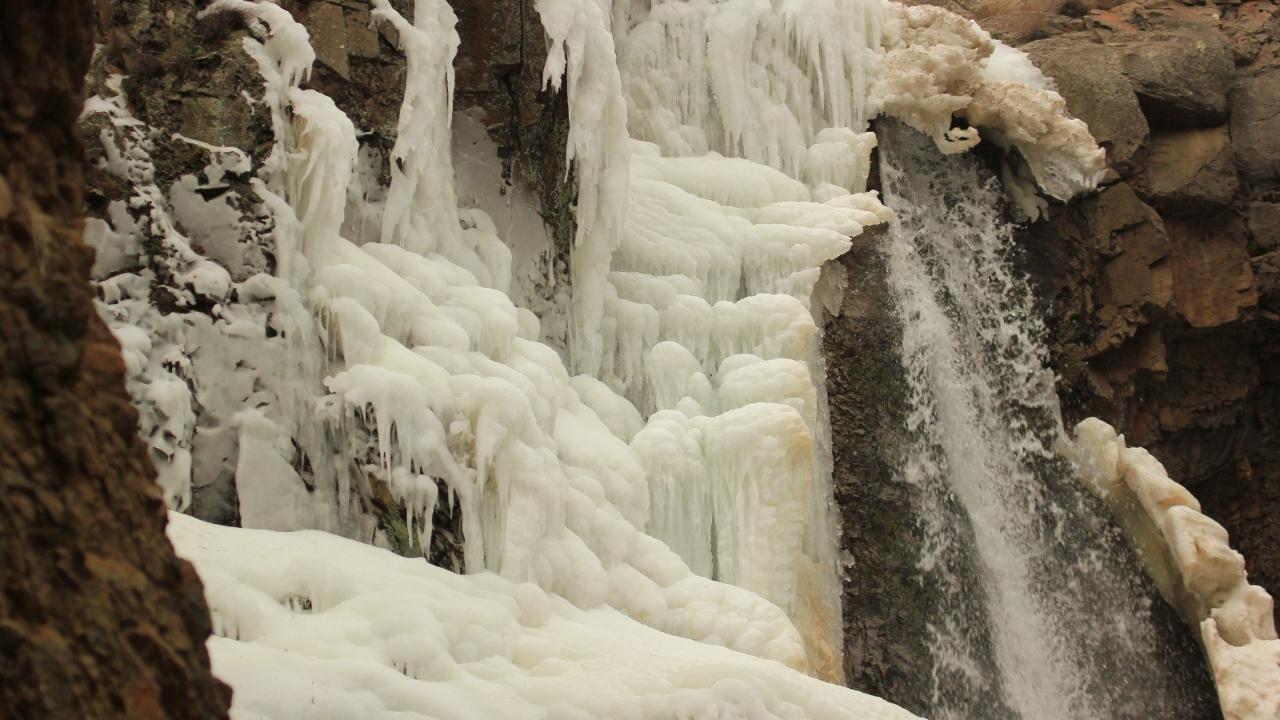 Afyonkarahisar'da Sıfırın Altında Yaşam: Göller ve Şelaleler Buz Tuttu