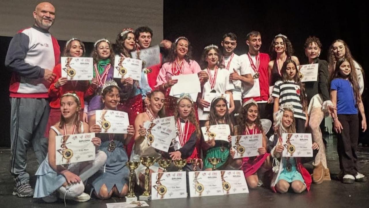 Afyon’un Gururu Bursa’da Sahnedeydi: Genç Dansçılar Zirveyi Kimseye Bırakmadı