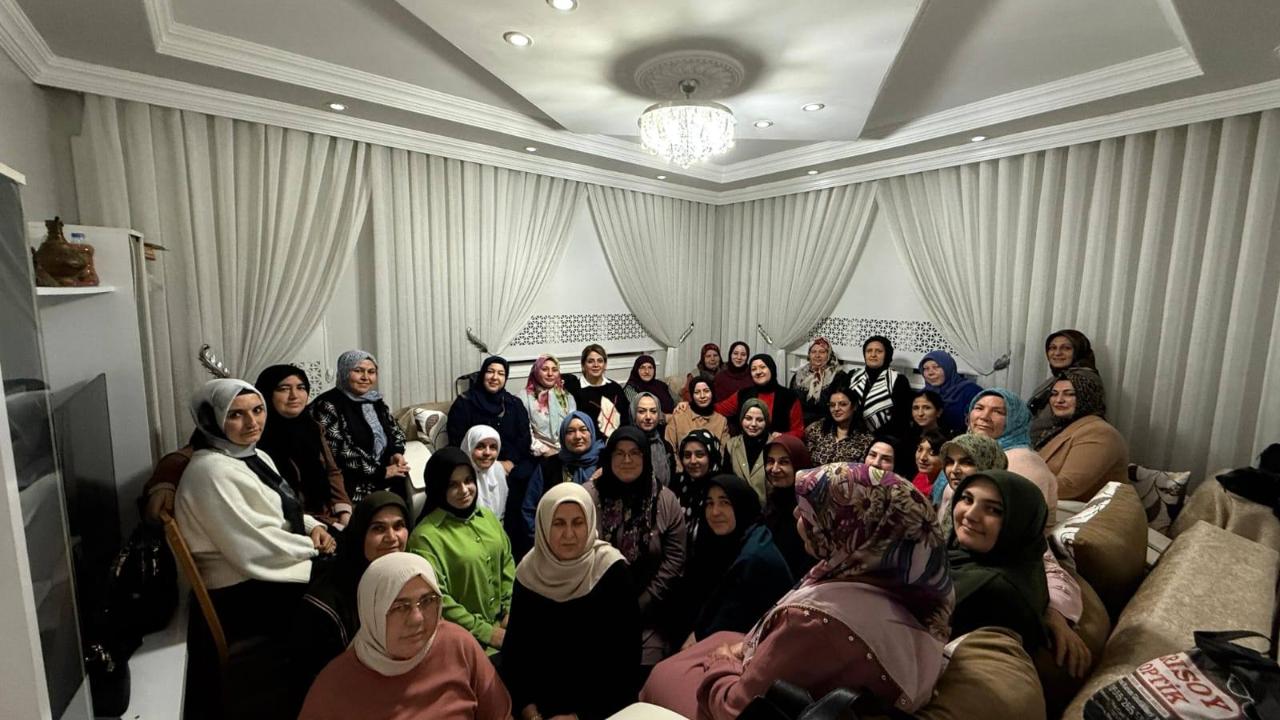 AK Kadınlar Şuhut’ta Ev Toplantısında Buluştu