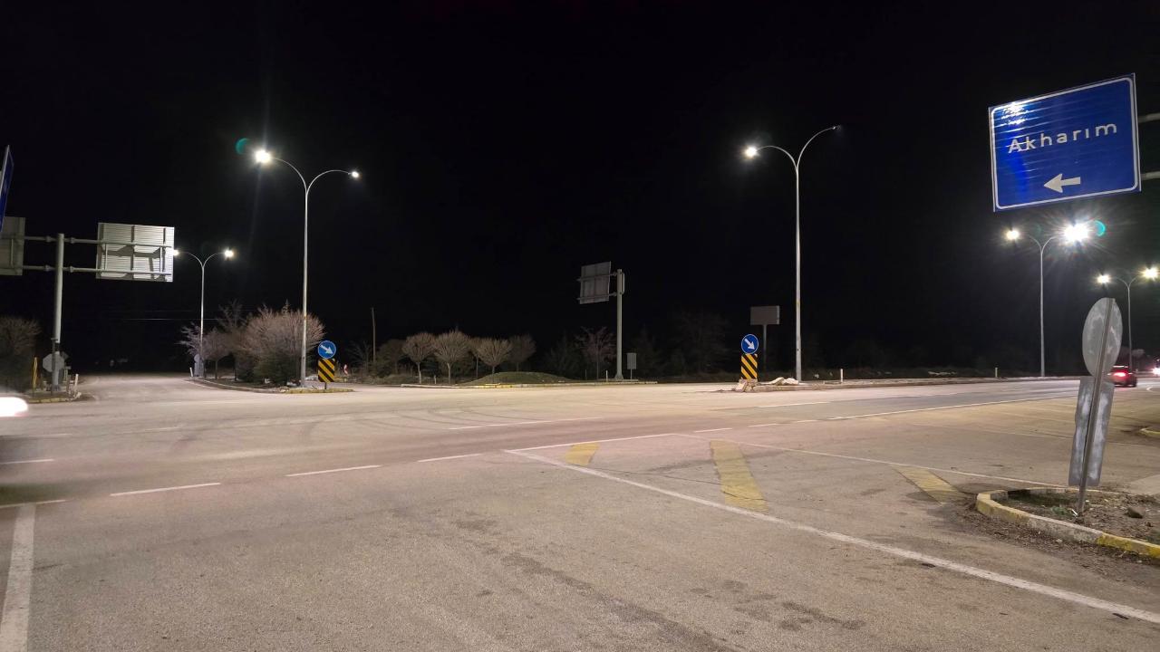 Akharım girişine aydınlatma yapıldı
