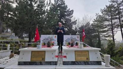 “Anneciğim, Babacığım; Kandilinizi Kutlar, Ellerinizden Öperim”