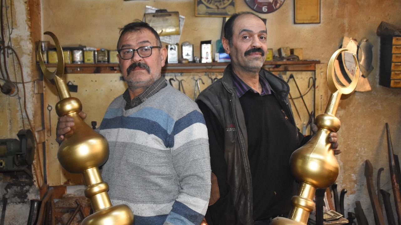 Bakırı Sanata Dönüştüren Kardeşler, Dünyadaki Camilere Alem Yapıyor