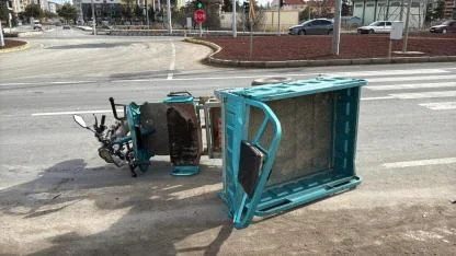 Bolvadin'de Kavşak Faciası: Tırın Çarptığı Mopetteki Anne Hayatını Kaybetti