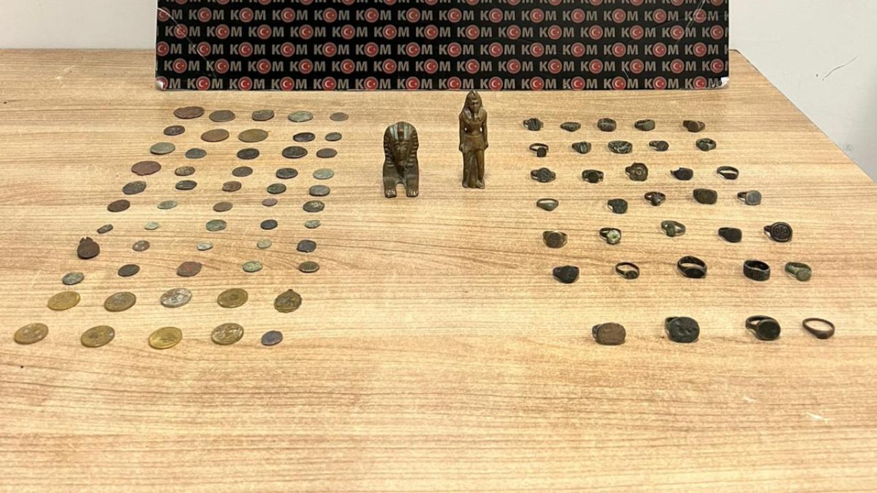 Bolvadin’de Tarihi Eser Operasyonu: 91 Parça Ele Geçirildi