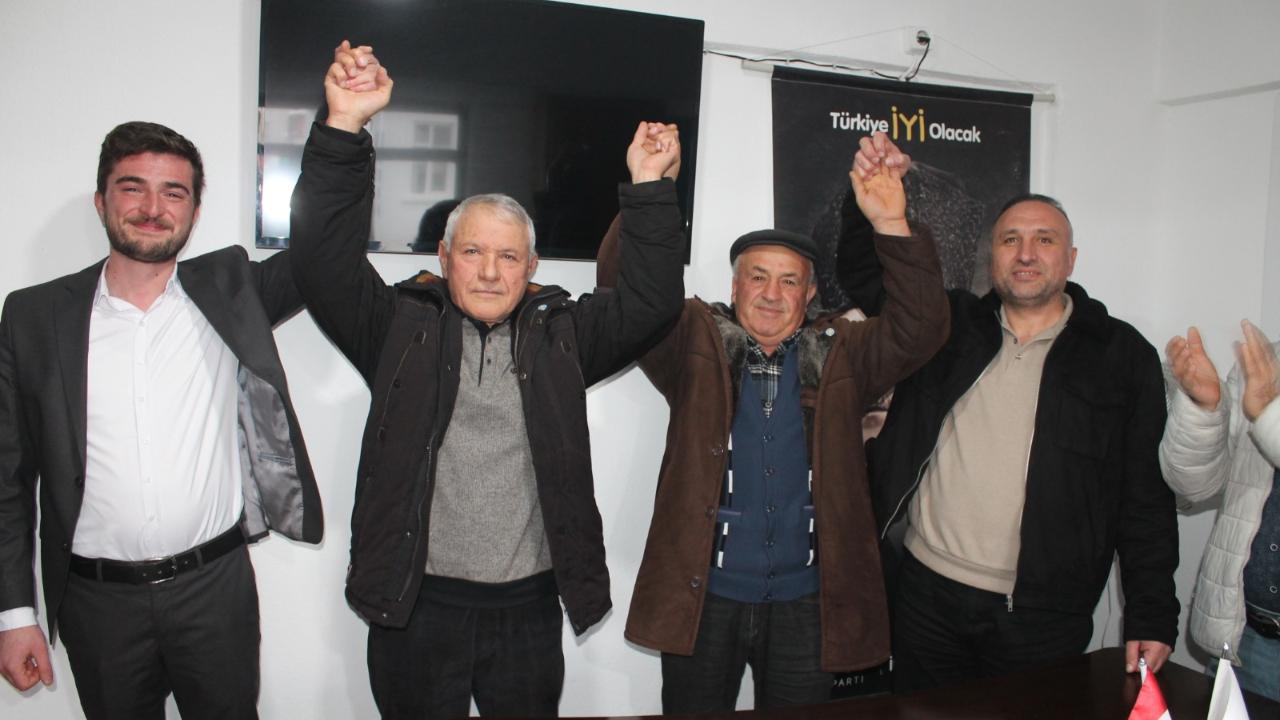 Çay’da İki Meclis Üyesi İYİ Parti Saflarında