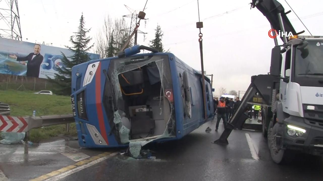 Cezaevi Nakil Aracı Devrildi: 2 Jandarma Personeli Ağır Yaralı