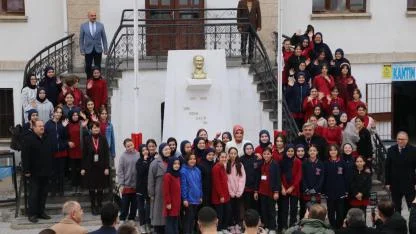 Devlet Ana Kadınana'lı öğrencilerle buluştu