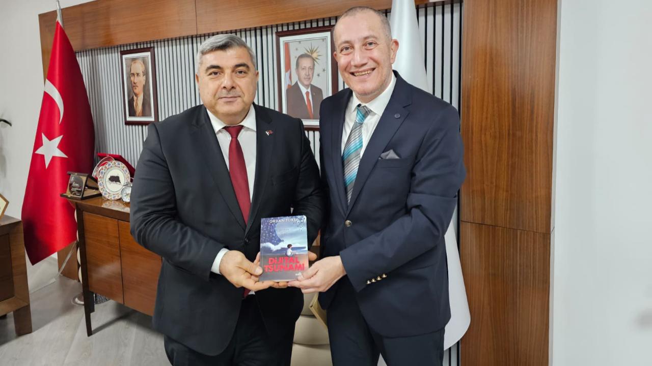 Eğitimci-Yazar Orhan Toker, Müdür Sünnetci’yi Ziyaret Etti