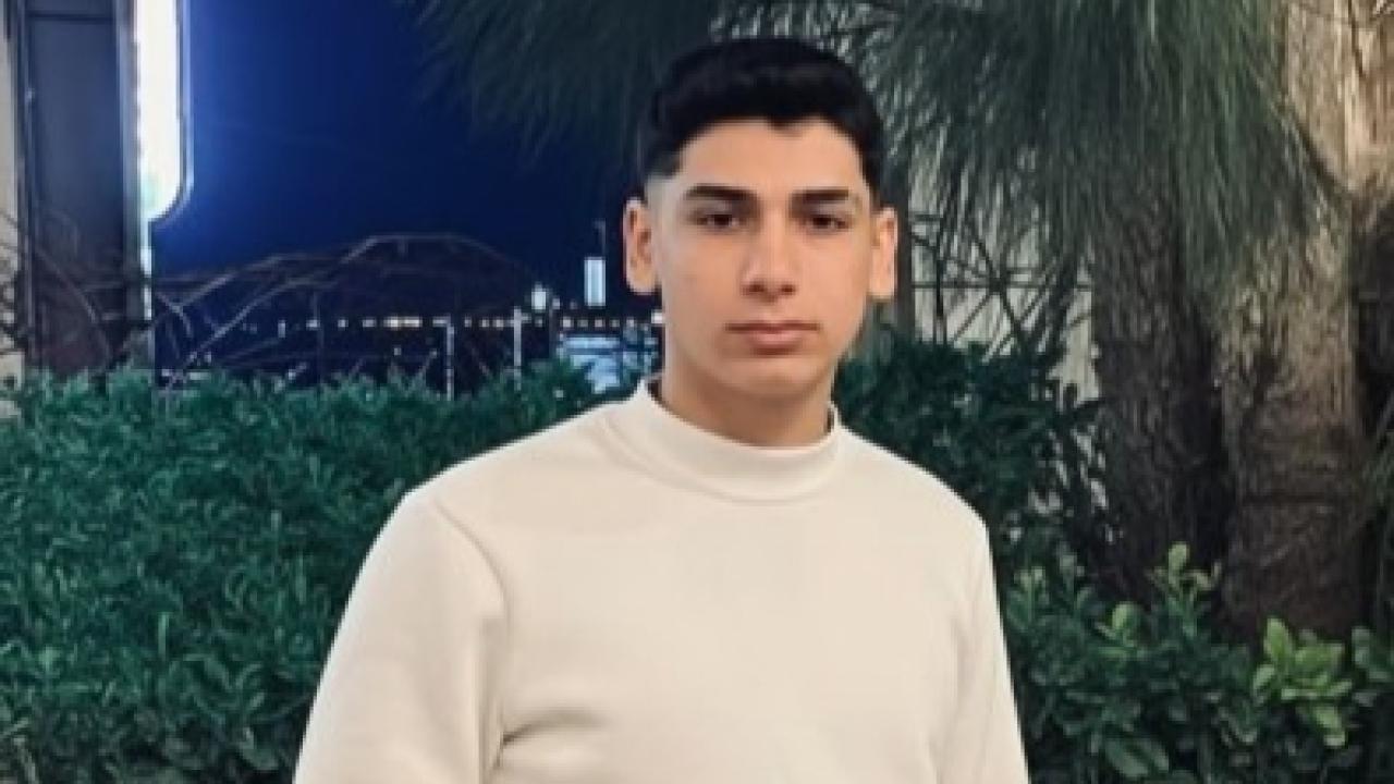 Elektrik direğine saplanan Araba 18 yaşındaki gence mezar oldu