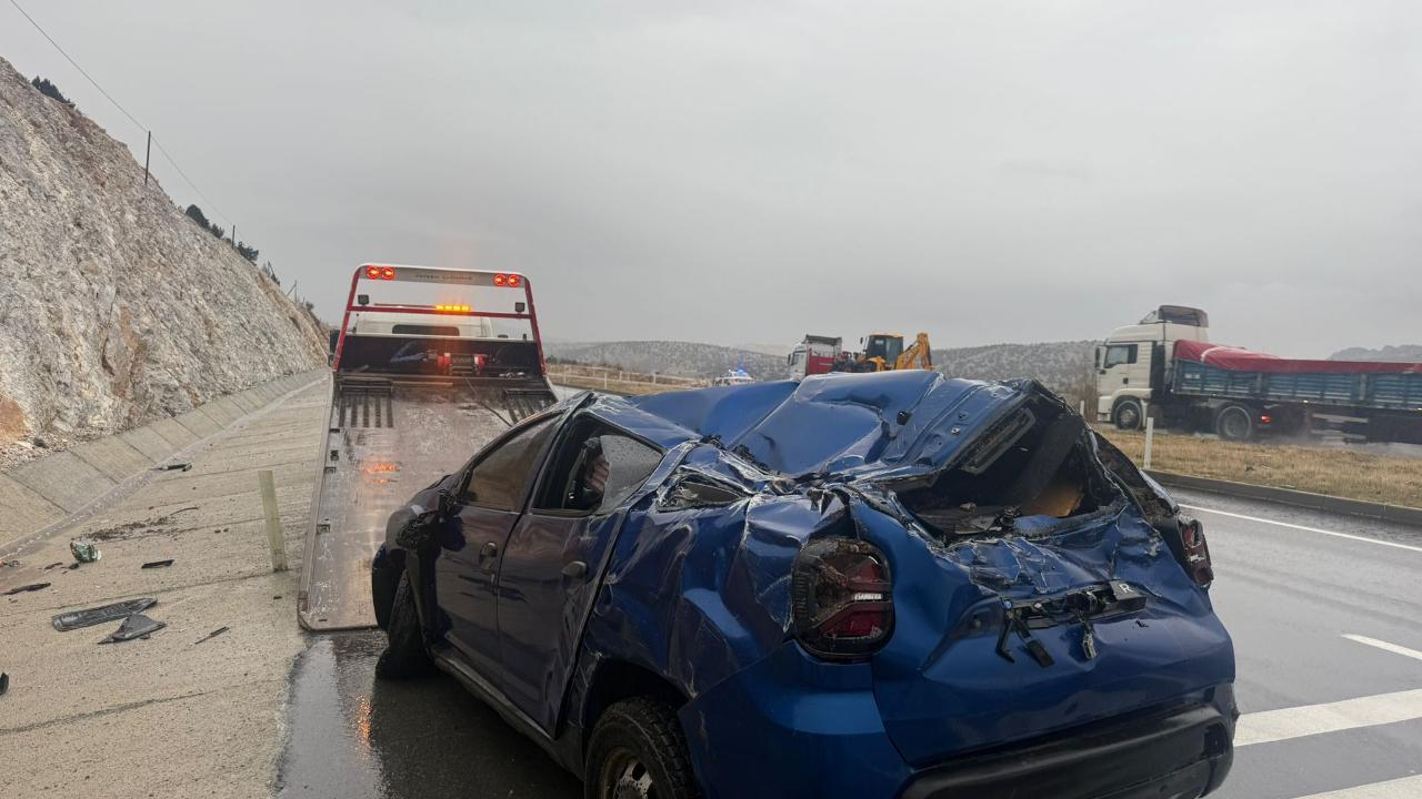 Emirdağ Yolunda Korkunç Kaza: Araç Hurdaya Döndü