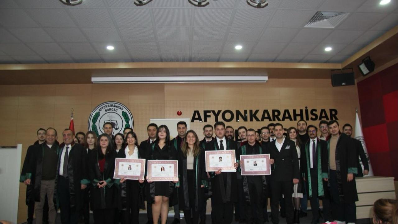 Genç Avukatlar Yemin Ederek Ruhsatlarını Aldı