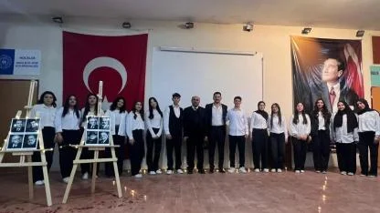 Hocalar’da Öğrencilerden “Dizelerden Gönüllere” Şiir Dinletisi