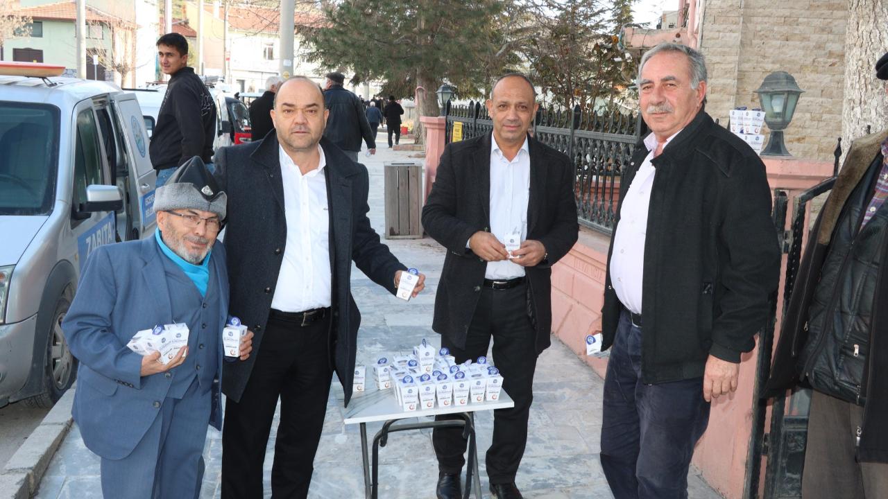 İsce'de Belediye Namaz Sonrası İkramda Bulundu