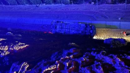 İşçi servisi uçuruma yuvarlandı: çok sayıda yaralı var