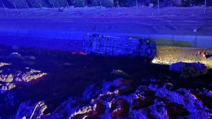 İşçi servisi uçuruma yuvarlandı: çok sayıda yaralı var