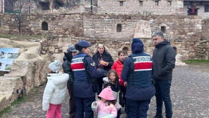 Jandarmadan İhsaniye’de “Kadına El Kalkamaz” ve KADES Bilgilendirmesi