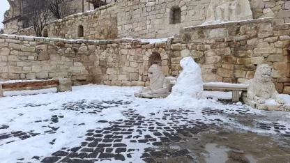 Kar Altındaki Frig Vadisi Seyrine Doyumsuz Bir Manzara Oluşturdu