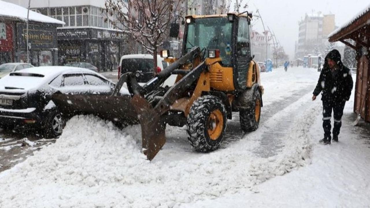 Kar Türkiye’yi Esir Aldı: 10 İlde 3 Bin 283 Yerleşim Yerine Ulaşım Kesildi