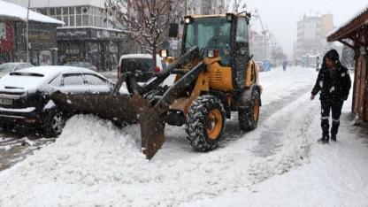 Kar Türkiye’yi Esir Aldı: 10 İlde 3 Bin 283 Yerleşim Yerine Ulaşım Kesildi