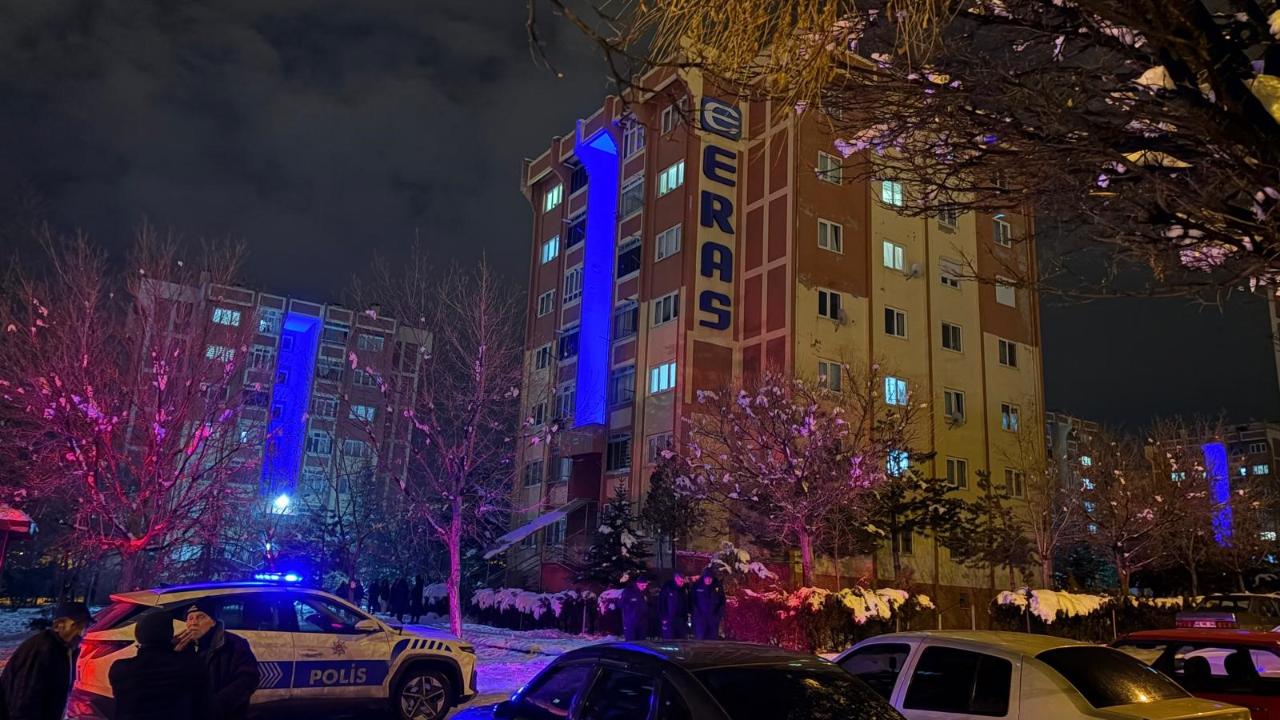 Karnesinde 3 Zayıfı Olan Lise 1 Öğrencisi, Yaşamına Son Verdi