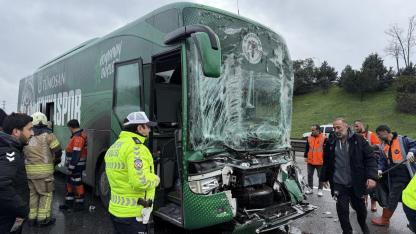 Konyaspor takımını taşıyan otobüs İstanbul’da kaza yaptı: 3 yaralı