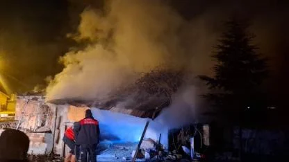 Kursun Odunluğunda Yangın Paniği: Mahalle Ayağa Kalktı