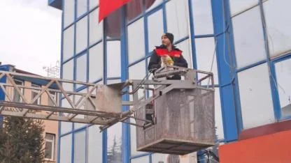 Mahsur Kalan Kediyi İtfaiye Ekipleri Kurtardı