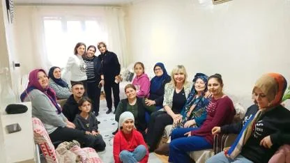 MHP'li Kadınlar Komşularının Dertlerine Çare Oluyor