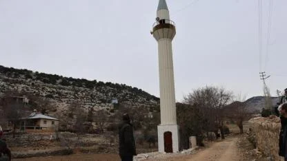 "Minare Var, İmam Var, Cemaat Var; Bi' Cami Eksik!"