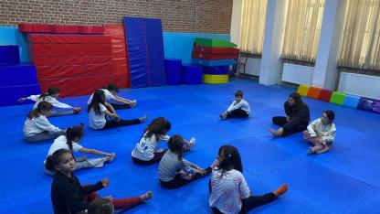 Minik Sporcular Cimnastik Çalışmaları Yapıyor