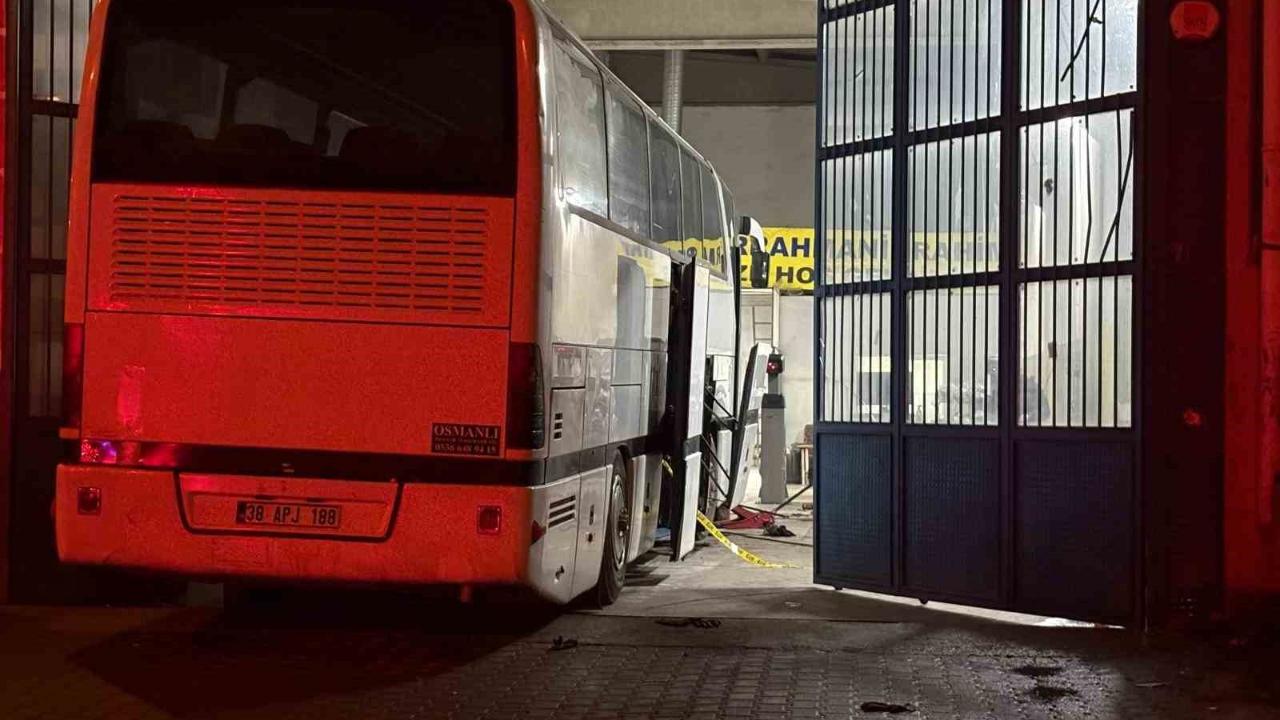 Otobüsün Altında Kalan Tamirci Hayatını Kaybetti