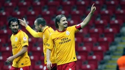 Galatasaray’da Ayrılık: Futbol Direktörü Yardımcısı Ayhan Akman Görevinden Ayrıldı!