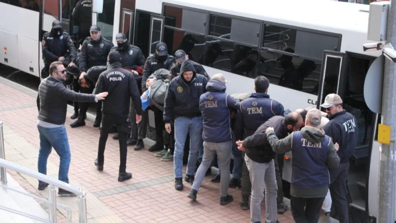 Kocaeli’de DEAŞ ve El Kaide Operasyonu: 30 Zanlı Adliyeye Sevk Edildi!