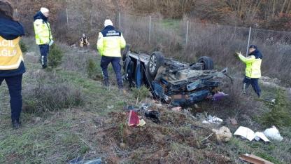 İzmir-İstanbul Otoyolu’nda Feci Kaza: Otomobil Şarampole Yuvarlandı!