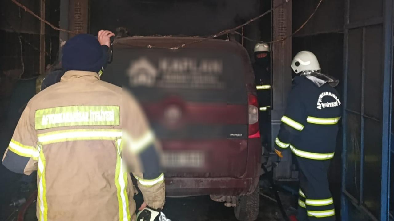 Afyon’da Sanayi Sitesinde Korkutan Yangın: Mahsur Kalan Kedi Son Anda Kurtarıldı