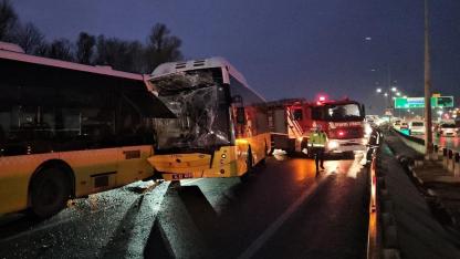 Başakşehir’de 3 İETT Otobüsü Çarpıştı: 5 Yaralı