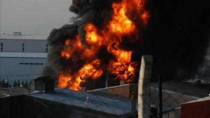 Son Dakika: İstanbul Tuzla’da Korkutan Fabrika Yangını: Çok Sayıda İtfaiye Ekibi Sevk Edildi!