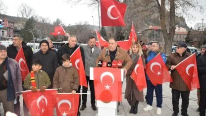 İYİ Parti'den Bayrak Saldırısına Tepki Yürüyüşü: Başkan Mısırlıoğlu'ndan Sert Açıklamalar