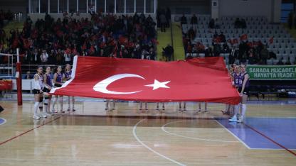 "Bayrağa Kimse Dil Uzatamaz, Kimse El Uzatamaz"