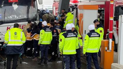 İstanbul’da Feci Kaza: Gişe Önünde Otobüs Otomobile Çarptı, 2 Kişi Hayatını Kaybetti!