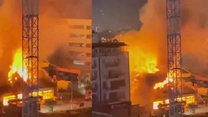 Korkutan Yangın: Akaryakıt İstasyonunun Yanındaki Bina Alevlere Teslim Oldu