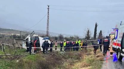 Denizli’de Servis Kazası: Memurları Taşıyan Minibüs Üzüm Bağına Uçtu, 25 Yaralı!