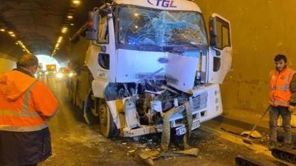 TEM Otoyolu’nda Tünel içinde Zincirleme Kaza: Tanker ve TIR’lar Çarpıştı!