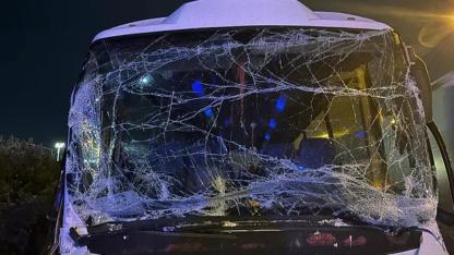 Kocaeli TEM Otoyolu’nda Feci Kaza: Servis Minibüsü Tıra Çarptı, 6 Yaralı!