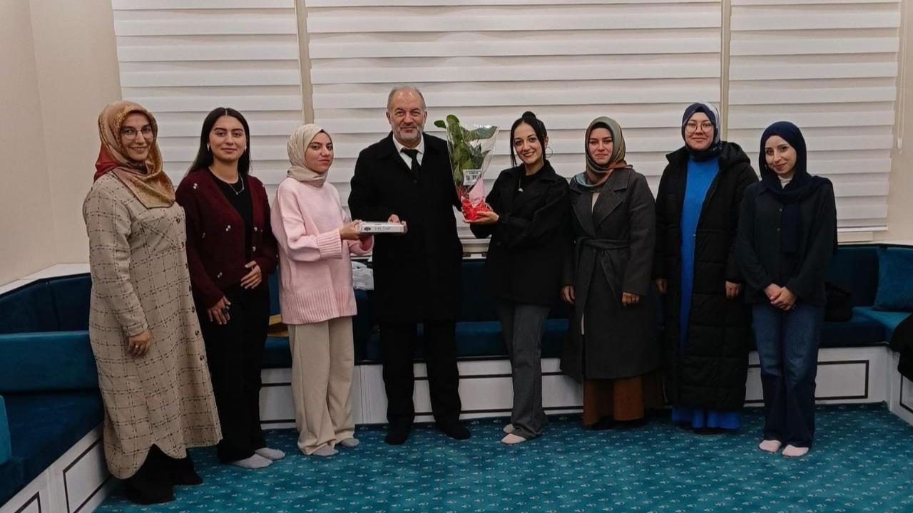 Sandıklı Esma Sultan Yurdu Öğrencilerinden İlçe Müftüsü Ömer Ünal’a Ziyaret
