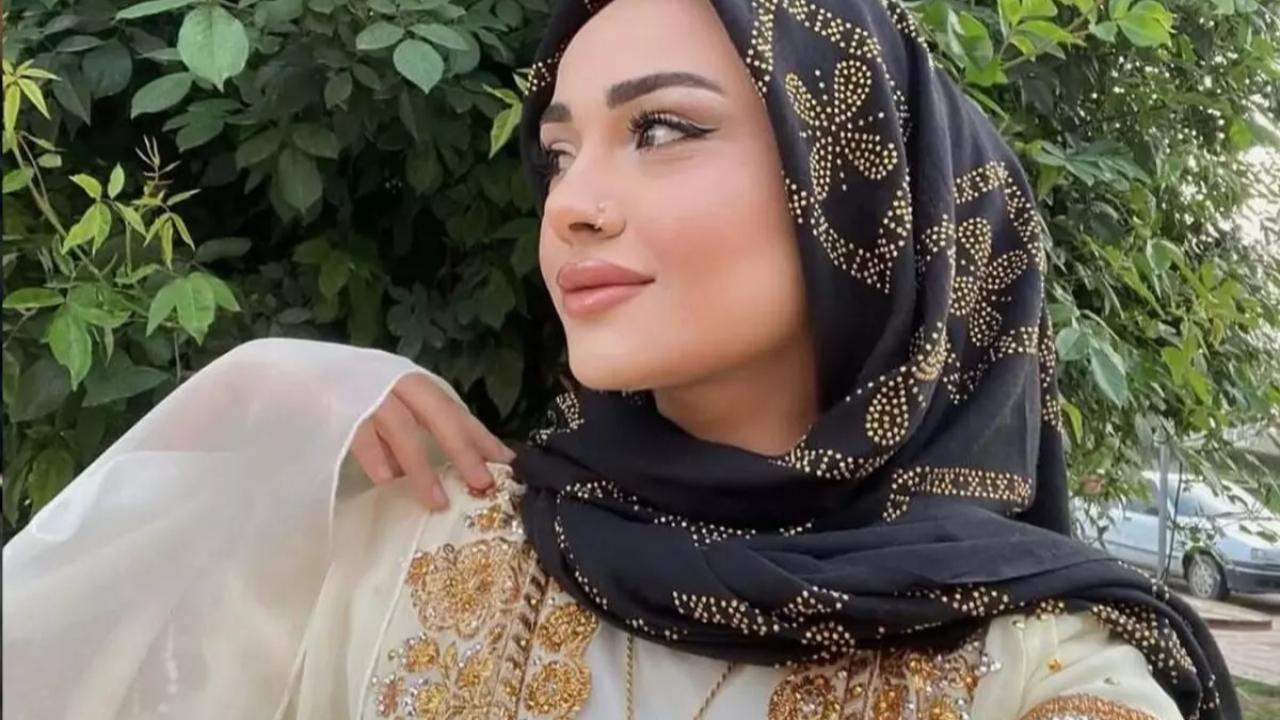 Sosyal Medya Fenomeni Başörtüsünü Çıkarıp Açık Halini Paylaştı