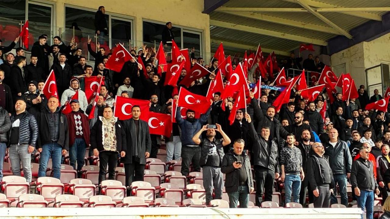 Stadyum Bayraklarla donatıldı